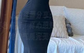 微密圈 – 私拍资源分享：120斤的小王同学的红色高跟，真心想知道那鞋子怎么跟她的气质完美结合的！