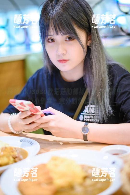 探秘Akisoso秋楚楚的棉袜写真：资源中的小确幸，意外的舒适感！