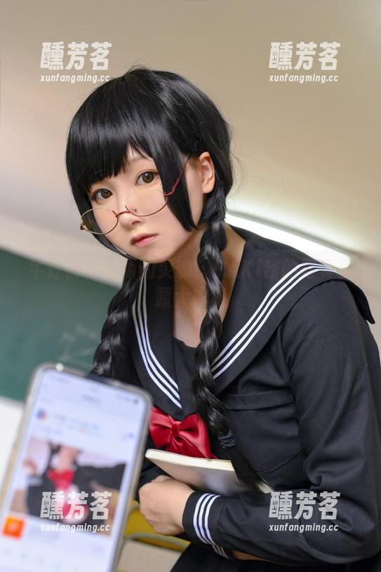牛仔裤与不羁的灵魂：PAKI酱的写真资源大揭秘