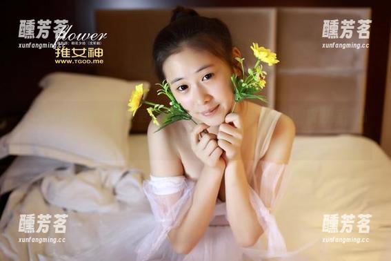 TGOD推女神 - 图包更新！刘奕宁Lynn与灰丝的甜蜜邂逅，心情瞬间被点亮。