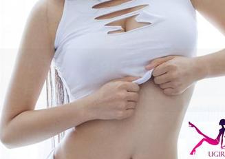 UGirls尤果网 – Zora若拉的毛衣与恒久的冬日：每张图片都是温暖的怀抱