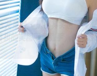 UGirls尤果网 – 黑白其实也可以很‘色’！张馥棋的美图下载到手，你绝对想不到！