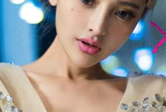 UGirls尤果网 – 穿越到李易童的纯白城堡：原图和图包让人不想离开