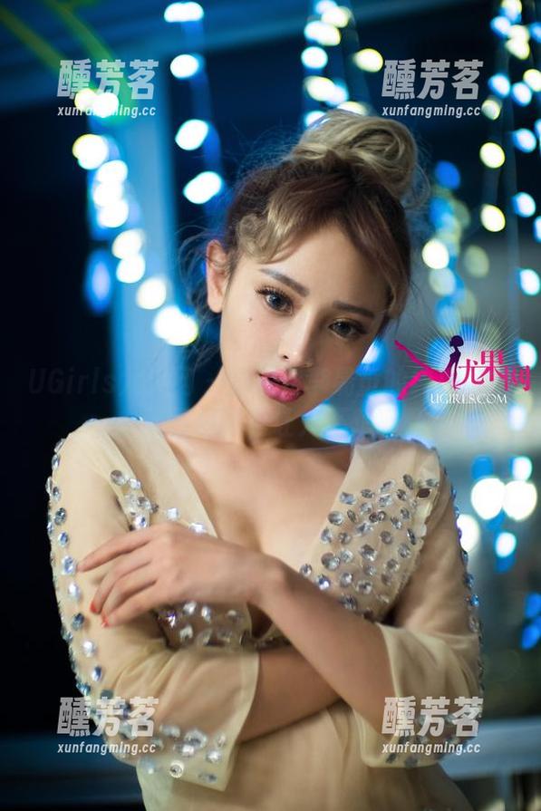 UGirls尤果网 - 穿越到李易童的纯白城堡：原图和图包让人不想离开