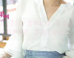 UGirls尤果网 – 套图时间：跟着杨漫妮的高清学妹篇，探索未知的美！