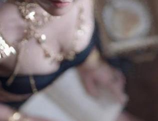 Uki雨季来袭，玉藻前海边泳装写真——看看免费还是我最美！
