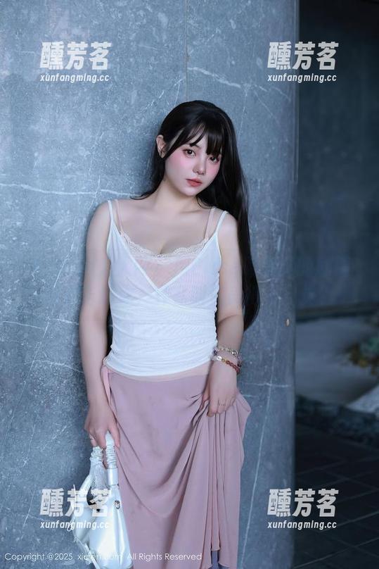 Xiuren秀人网 - 用Elise谭晓彤的剧情图包告诉你，什么叫做美得不自觉？