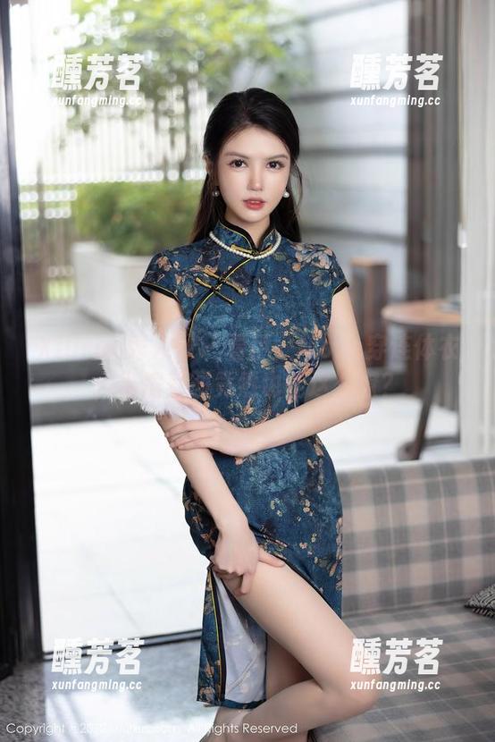 Xiuren秀人网 - 看伊一Moon穿连体衣，私房美图竟然也能这么撩？