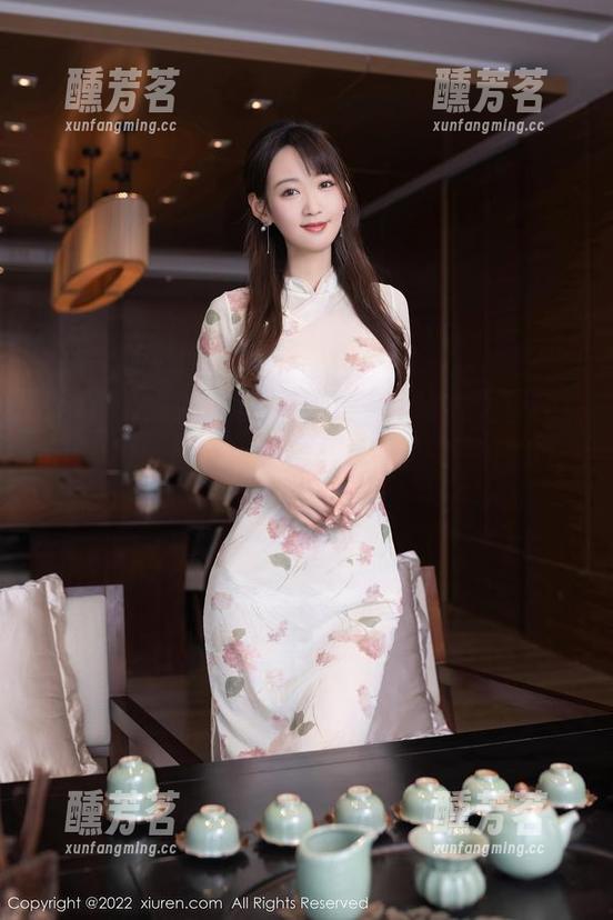 Xiuren秀人网 - 连衣裙的风情，大琪琪Emily的风采，这张图片你绝对不能错过，记得下载！