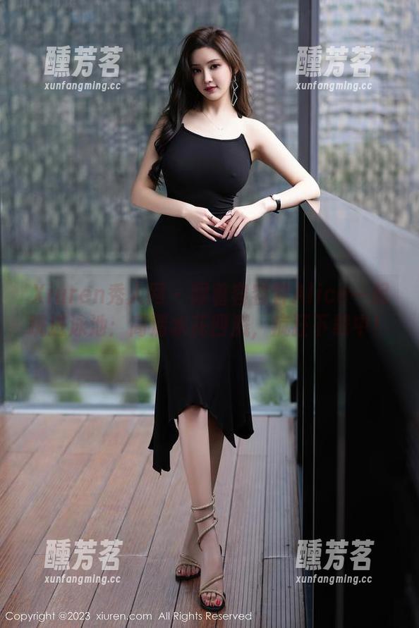Xiuren秀人网-容容容Alice Xiuren秀人网 - 跟着容容容Alice一起跳进泳池:高清水花四溅,疯狂下载中!
