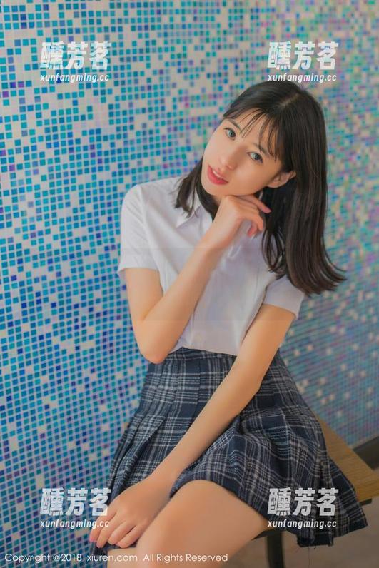 Xiuren秀人网 - 校园的私拍生活：荡漾Crystal与校服的奇妙碰撞