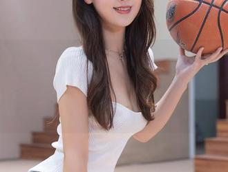 Xiuren秀人网 – 白衬衫不孤单，赵万灵带来的不止是视觉享受，原图中还有故事！