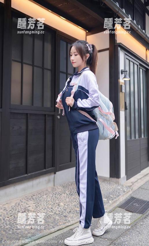 Xiuren秀人网 - 赵惟依coco空姐写真：下载这些图片，邂逅她的独特气质吧！
