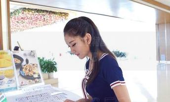 aiss – 等我缓过神来：若兮的红裙图集，光影中她宛如精灵，太美了吧！