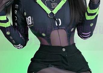 无奈！miko酱ww的豹纹私房图包让我一秒变成了摄影师