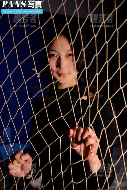 pans - 作品集分享，禾禾的长腿让人不禁想多看几遍。