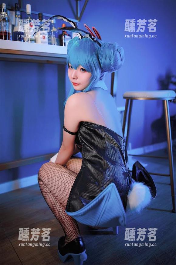 当麦当劳遇上yuuhui玉汇(kokuhui)：图包里的女服务员瞬间