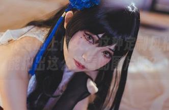 当乖乖衣宝遇上修女：这种定制风格咋就能拍出这么好看的图片呢？