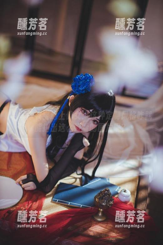 当乖乖衣宝遇上修女：这种定制风格咋就能拍出这么好看的图片呢？