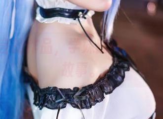 这张九言的作品，学妹的眼神里藏着很多故事。