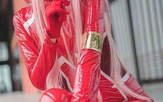一份来自五更百鬼的全套JK女仆图包，居然让我觉得不再孤单？