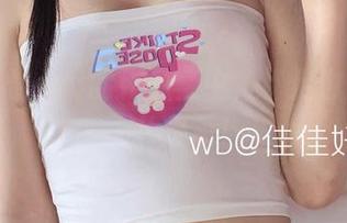 在佳佳酱ovo的作品集中，裸足也能引发大片想象！