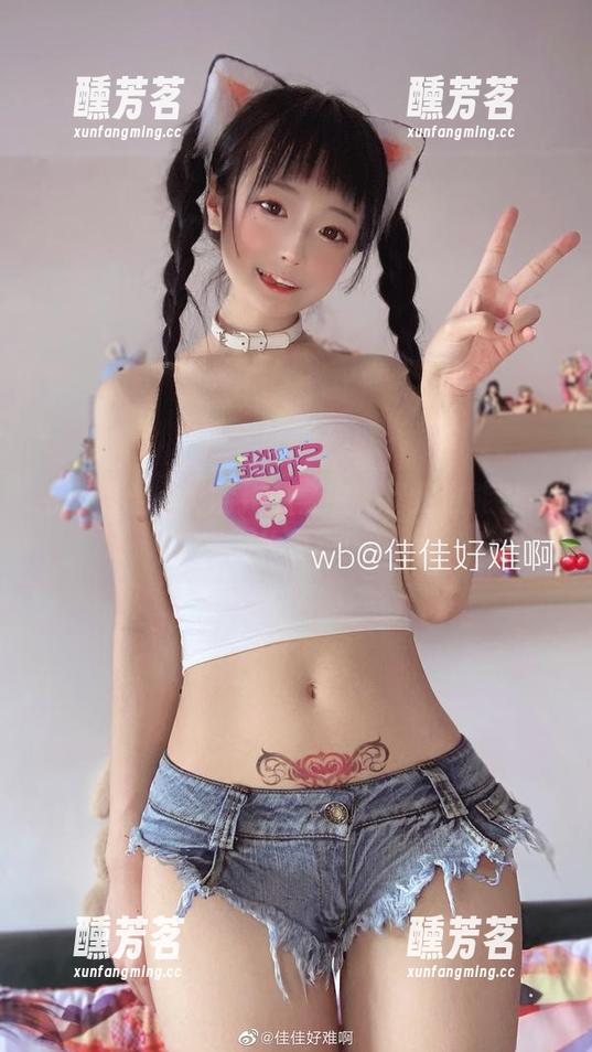 在佳佳酱ovo的作品集中，裸足也能引发大片想象！