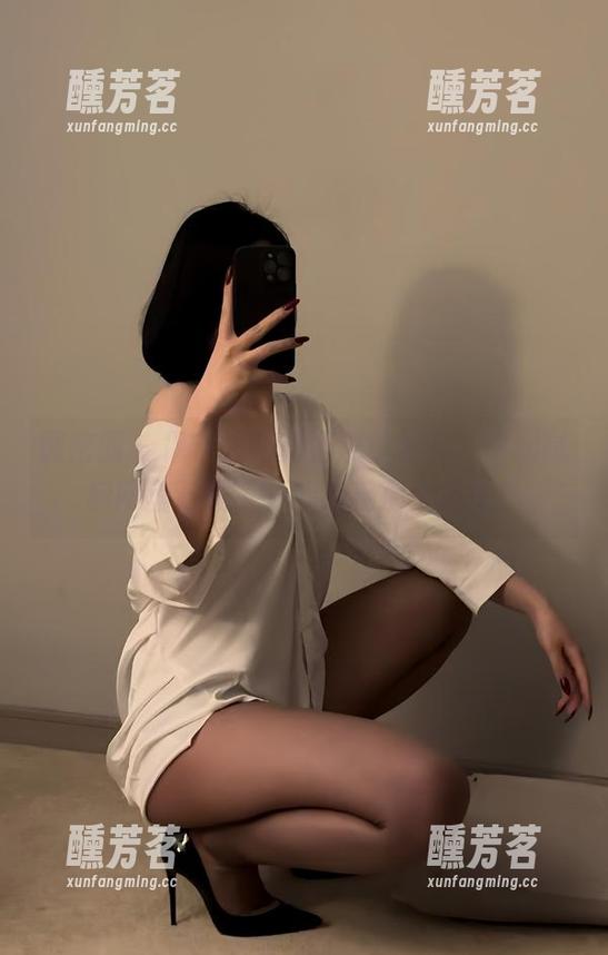 微密圈 - 保守的二舅妈黑丝全集，拿起鼠标网盘下载，一起感受那个氛围！