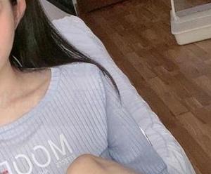 “倦倦喵”的私房图集，光是名字就透着一股不正经的温柔，真是让人忍不住想点开。