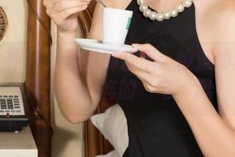 克拉女神 – 从居家到艺术：钟淇的套图显露出不一样的‘宅’趣