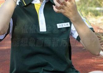 初夏女神 – 依依的全套写真，走走拍拍，谁能想象画面背后的故事？