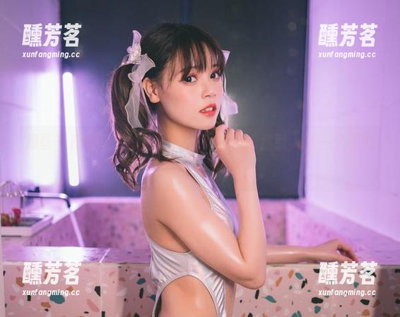 那些千反田鹿子的肉丝照片，仿佛把我引入了一个不归路
