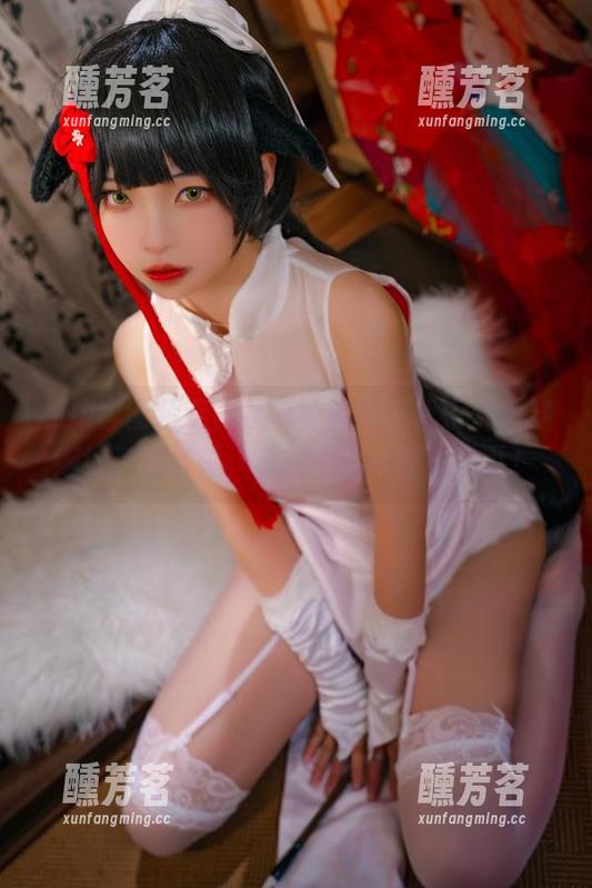 和服套图精选，从可可老师里找乐子：穿得好还得会逗，看这一脸幸福的劲儿！