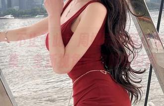 微密圈 – 不止于此！周妍希的圆红布兜写真集，全新视角带你解锁时尚