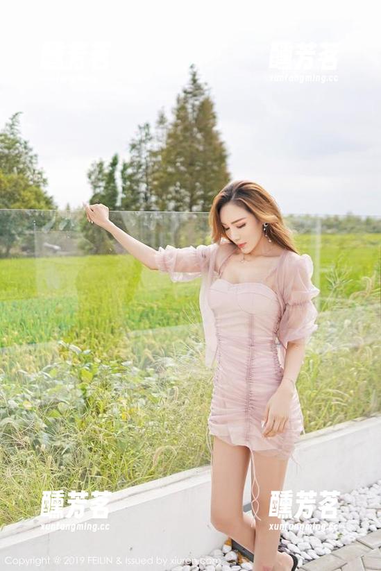 嗲囡囡-芷儿Momoko 嗲囡囡 - 芷儿Momoko的写真更新:这个女孩的每一帧都像是倒带的时光,让我想说些什么…