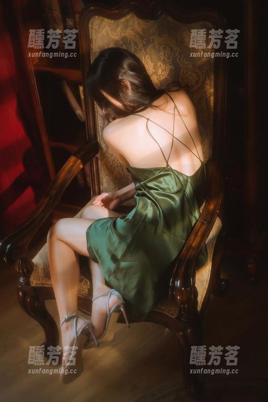 “坏露露香宝的黑白对决：新写真集刚刚上线，感觉要被这气氛吸进去了…”大家一起来看吧！