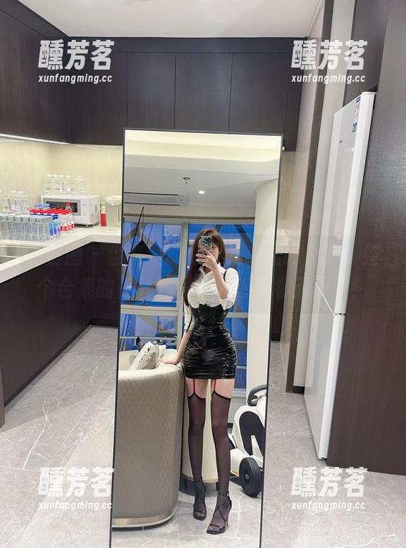 微密圈 - 当奔跑的晶骡儿穿上绿色装，整个合集的照片瞬间让人感觉春天来了！