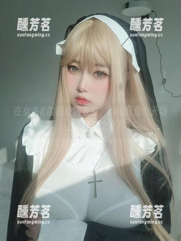 在女主K的豹纹内衣中，cos只是个开场，上演狂野之夜！