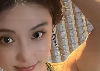 微密圈 – 奶雯最新体操服曝光，图片里藏了多少春意？