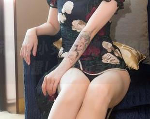 黑色吊带裙和小女巫露娜这对绝配：稳稳的撩！图片分享中！