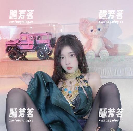 黑白魔力，无处不在：小小奶瓶儿新作品集更新，开启视觉之旅。