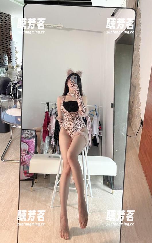 微密圈 - 免费图册到手，瞧小玉吃果冻女神如何瞬间提升我的审美！