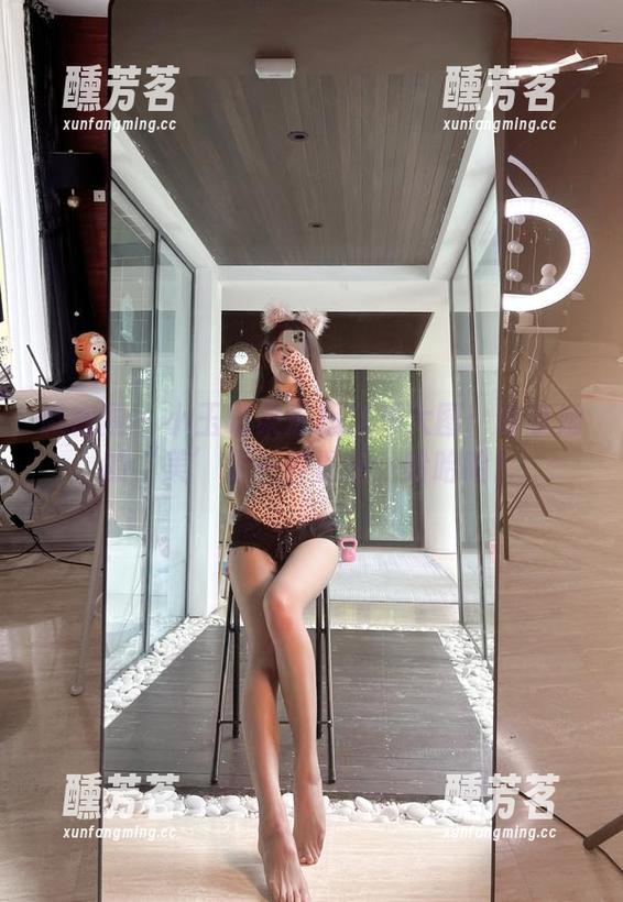 微密圈 - 小玉吃果冻超自拍大图：分享她的‘美’是一种责任，哈哈哈！