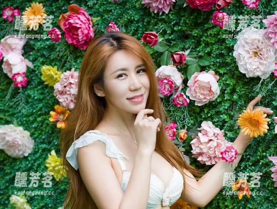 尤物馆 - 让人与肉丝同频：FoxYini孟狐狸精选写真集，轻松一刻！