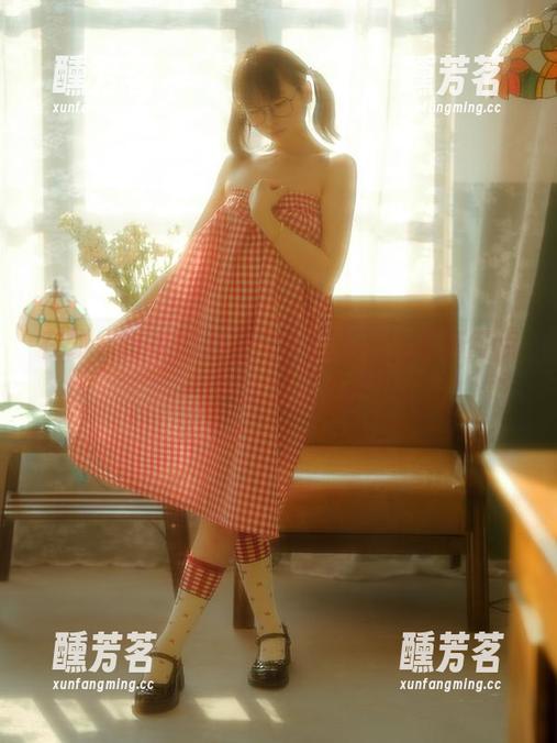 在幼水铃衣的教室里，最新cos是如何点燃夏日的？