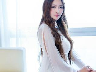 推女郎 – 冯雨芝的白丝美图：轻盈如梦，绝对会勾起你的好奇心！