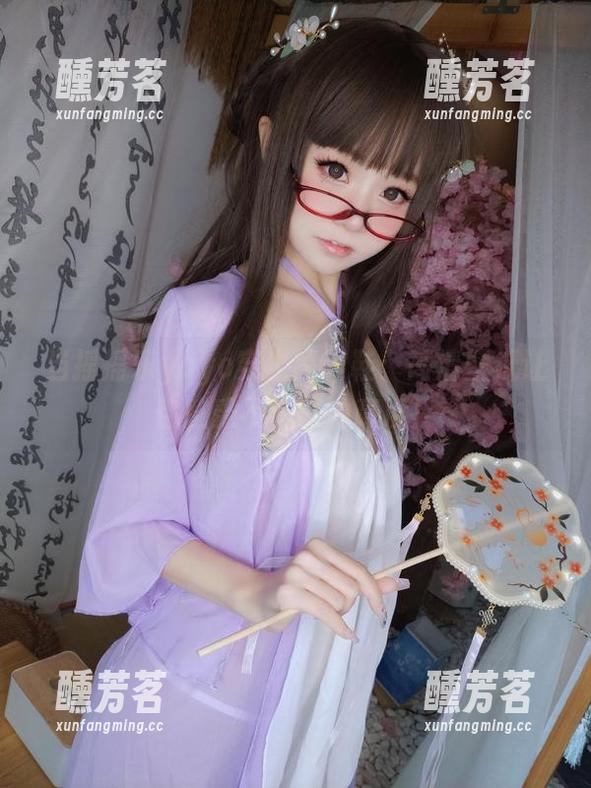 当摇摇乐yoyo穿上高跟鞋：高清壁纸让你感受不一样的高度！