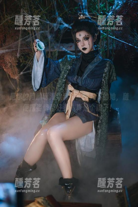 是你的阿薰呀海边套图：阳光下的她，随便摆姿势都好看，真是个骗子！
