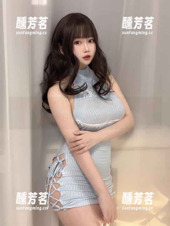 打开是依酱吖的运动系女孩图包，真是越看越想跑——跑去哪里呢？