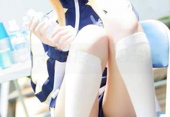 一张图片，一袭白裙：晓美妈的魅力全开
